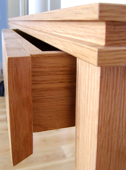 Hulse Desk/Dining Table<br />
Solid and veneered oak